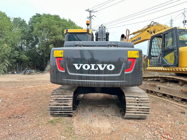 Volvo 14-Ton Excavator (2023) – Low Hours, Ready for Work