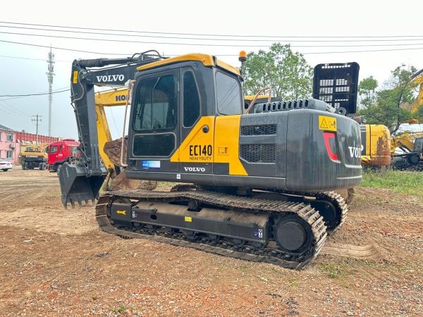 Volvo 14-Ton Excavator (2023) – Low Hours, Ready for Work