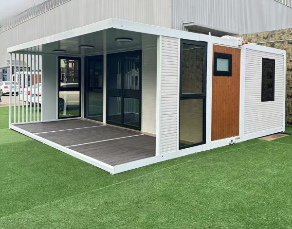 Portable Expandable Cabin with deck